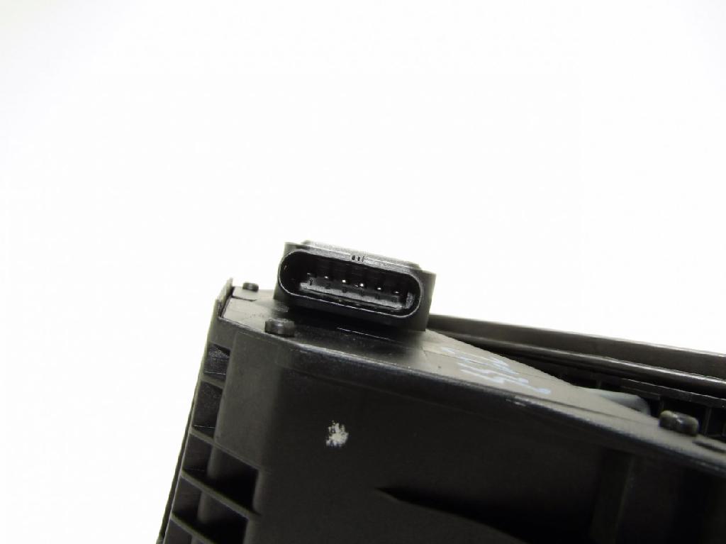 Gaspedal MERCEDES-BENZ E (W212) E 220 CDI / BlueTEC (212.001, 212.002) a2043000004