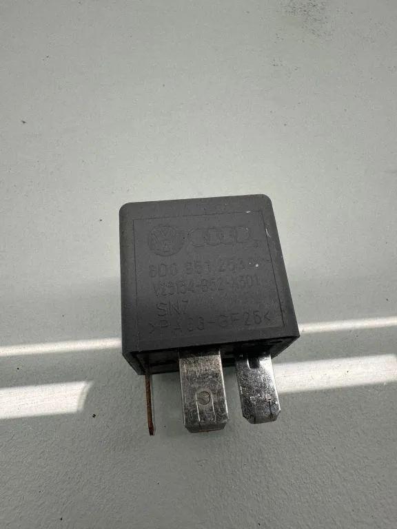 Relais VW GOLF V (1K1) 1.9 TDI PA66GF25