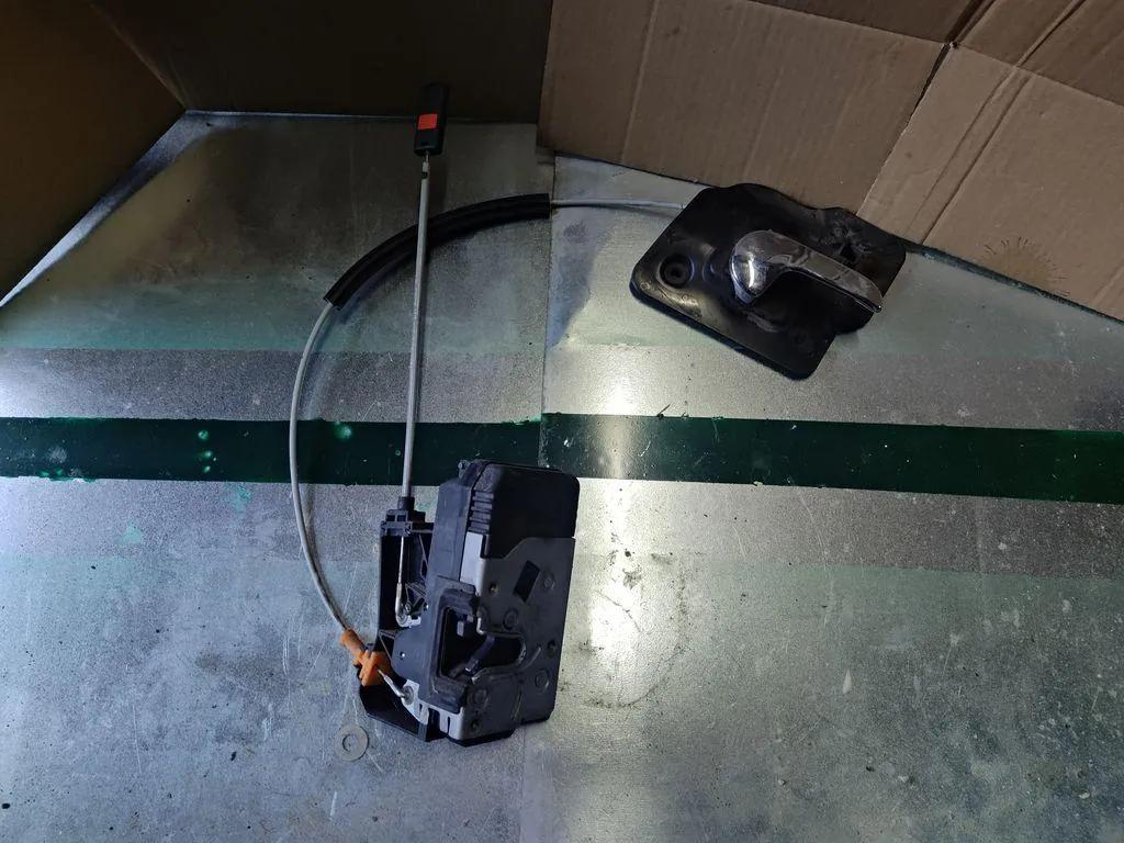 Türschloss hinten rechts OPEL MERIVA 1.8 13154792