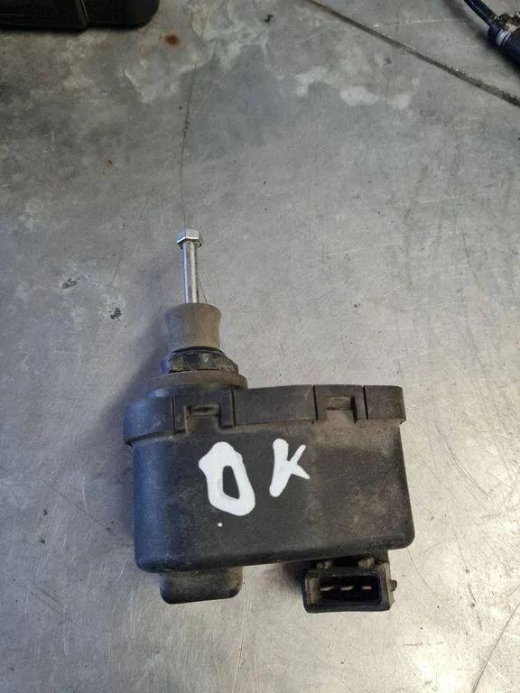 Motor zur Leuchtweitenregulierung VW TRANSPORTER IV Furgon (70XA) 2.5 TDI 165941295