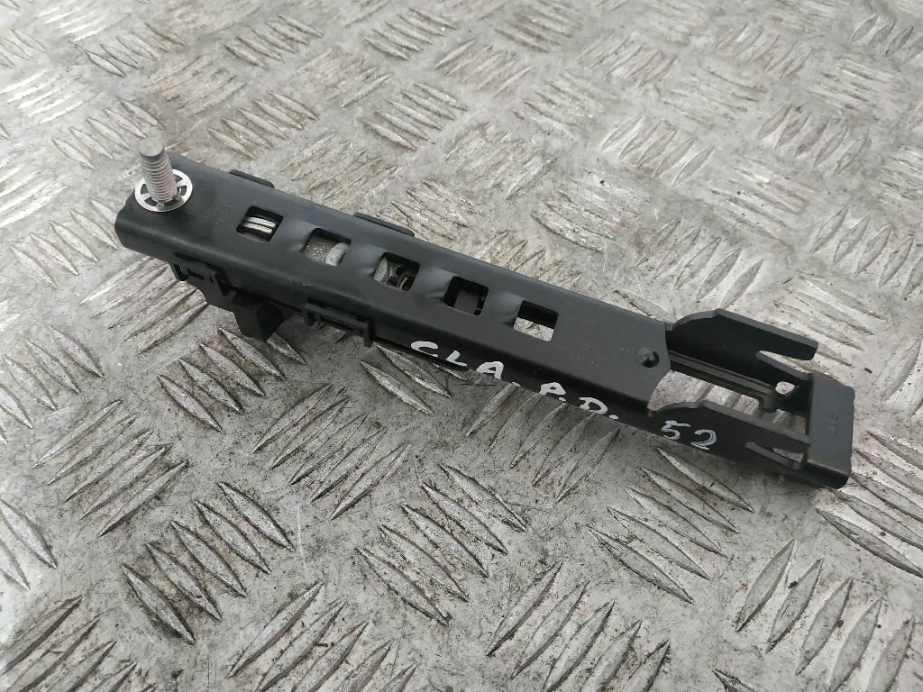 Gurtgeber vorne Mercedes-Benz CLA Coupe (C117) A2468600188 Bild Gurtgeber vorne Mercedes-Benz CLA Coupe (C117) A2468600188