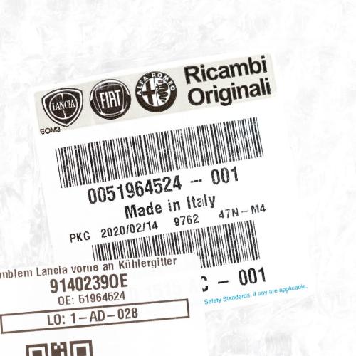Original Lancia Emblem Logo Plakette Heckscheibe Hinten Ypsilon ab 2007 51964524 Bild Original Lancia Emblem Logo Plakette Heckscheibe Hinten Ypsilon ab 2007 51964524