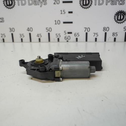 Motor Fensterheber rechts hinten Audi A4 Avant (8E, B7) 8E0959802E Bild Motor Fensterheber rechts hinten Audi A4 Avant (8E, B7) 8E0959802E