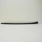 Vertikale Verkleidung auf der rechten Seite der Windschutzscheibe CALB