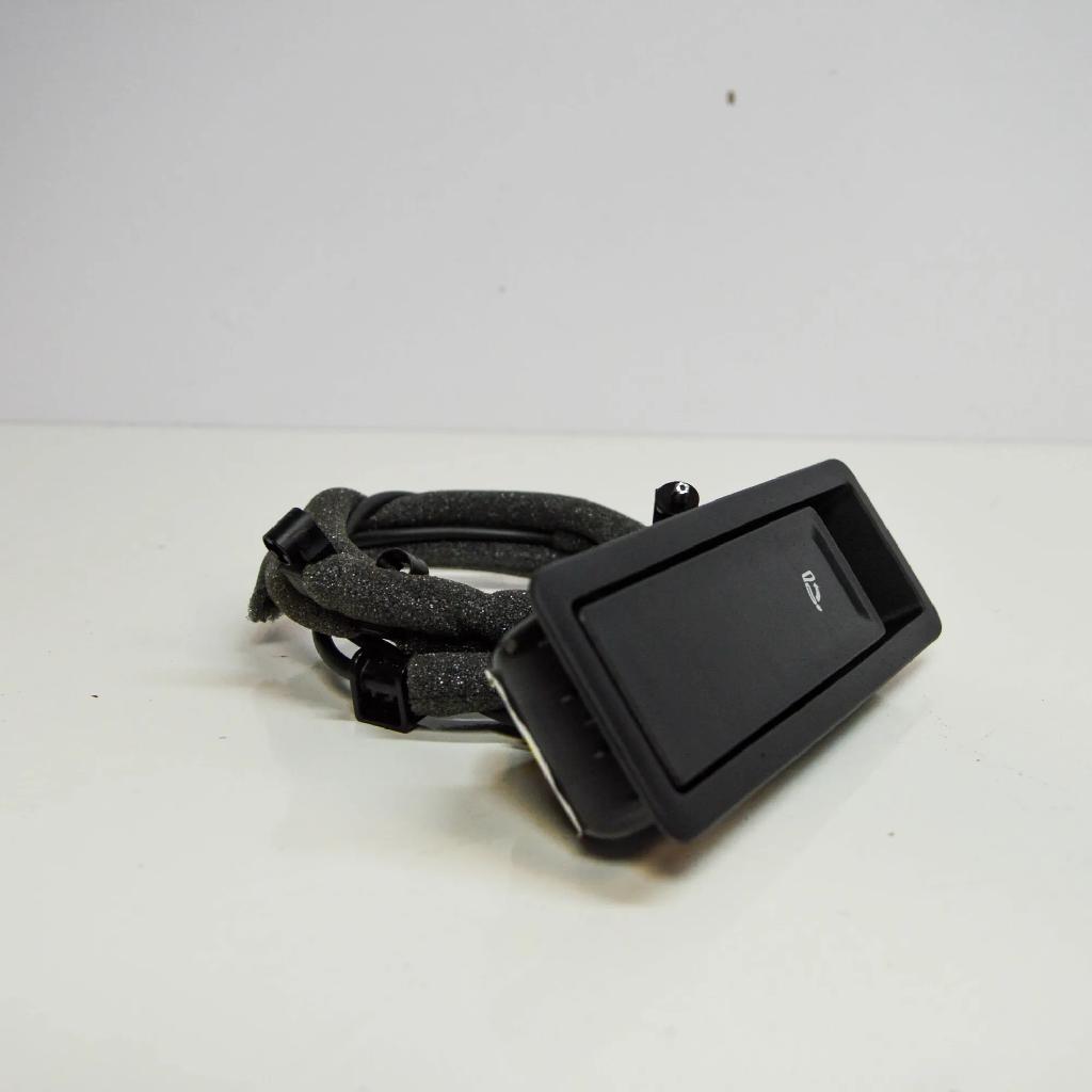 Andere Teile des Innenraums VW TIGUAN (AD1) 1.4 TSI 5NA885671G 5NA885344C Bild Andere Teile des Innenraums VW TIGUAN (AD1) 1.4 TSI 5NA885671G 5NA885344C