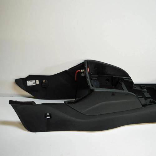 Mittelkonsole AUDI A3 Limousine (8VS, 8VM) 2.0 TFSI quattro 8V0863300A Bild Mittelkonsole AUDI A3 Limousine (8VS, 8VM) 2.0 TFSI quattro 8V0863300A