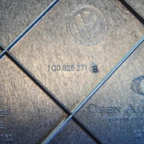 Kofferraum Ablage VW EOS (1F7, 1F8) 2.0 TDI 16V 1Q0825271B Bild Kofferraum Ablage VW EOS (1F7, 1F8) 2.0 TDI 16V 1Q0825271B