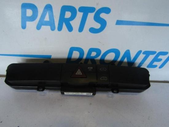 Schalter für Warnblinker VW Crafter 30-50 Kasten 2E A9068701810004 Bild Schalter für Warnblinker VW Crafter 30-50 Kasten 2E A9068701810004