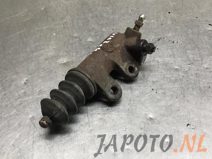 Kupplungsgeberzylinder Toyota Corolla Liftback E12 Bild Kupplungsgeberzylinder Toyota Corolla Liftback E12