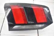 Rückleuchte Rücklicht aussen links PEUGEOT 5008 II 1.2 FACLIFT 96 KW 9811027880