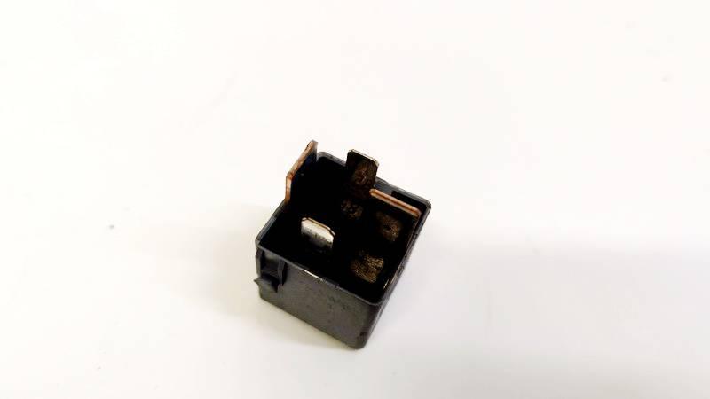 Relais Mercedes-Benz W245 2005 - 2011 A0025422619,V23134-J52-X361