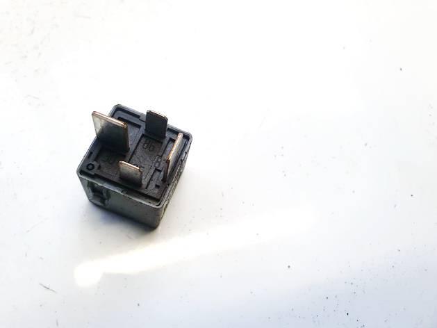 Relais Mercedes-Benz W245 2005 - 2011 a0025422619,v23134-j52-x361