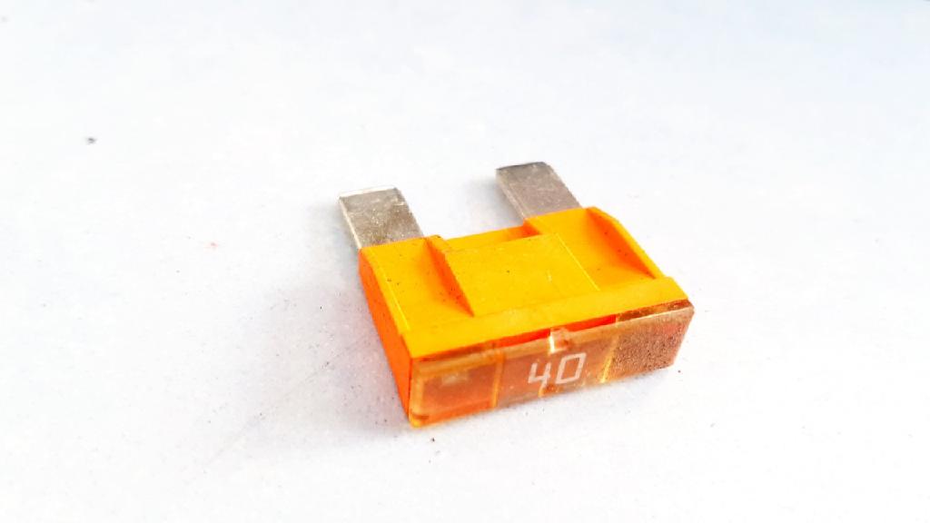 Sicherungen Volkswagen Golf, IV 1997.08 - 2003.10 D3902,32V 40A