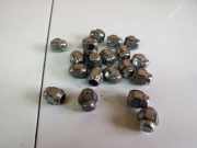 Radbolzen- Radmutter Nissan Almera Tino 2000.08 - 2003.09 Gebraucht,