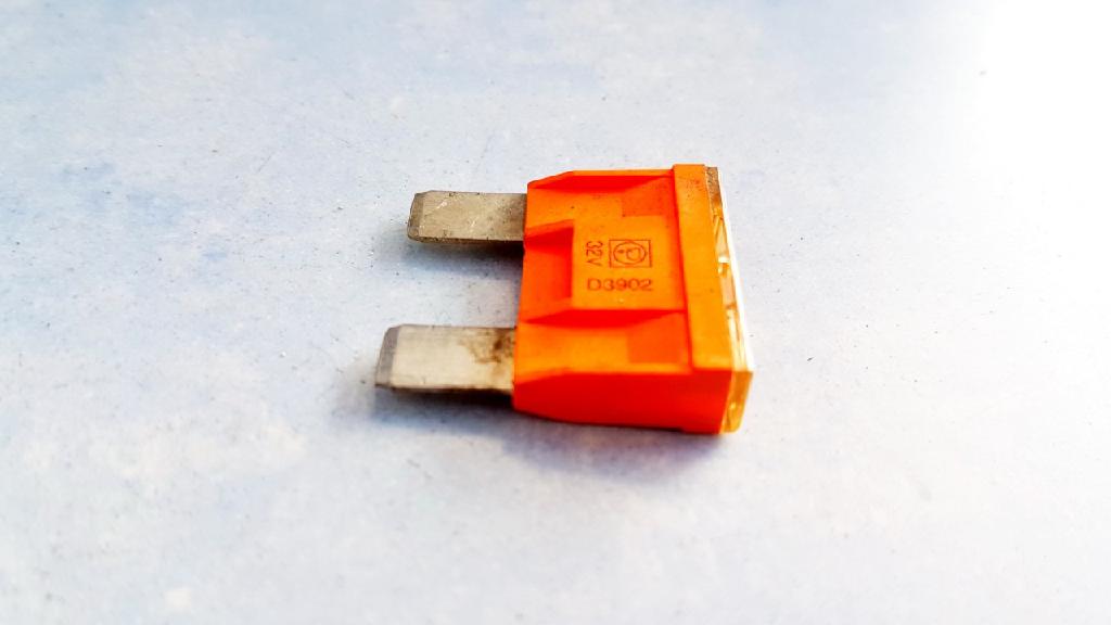 Sicherungen Volkswagen Golf, IV 1997.08 - 2003.10 D3902,32V 40A