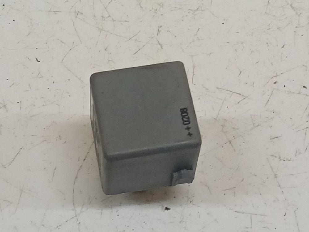 Relais Mercedes-Benz ML, W163 1998.02 - 2005.06 A0025422619,A 002 542 26 19 V23134 J52 X361 V23134J52X361