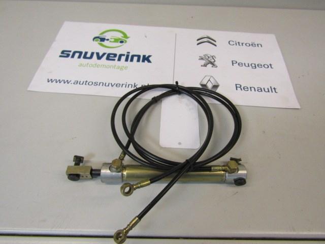 Verschiedenes Cabriodak cilinder 8446G3 Peugeot 206 CC (2D) Cabrio 1.6 16V (TU5JP4(NFU)) 2004-06 Bild Verschiedenes Cabriodak cilinder 8446G3 Peugeot 206 CC (2D) Cabrio 1.6 16V (TU5JP4(NFU)) 2004-06