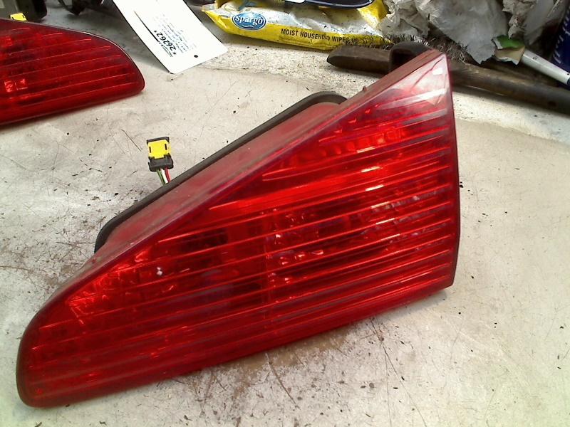 Rücklicht Rechts Innen Peugeot 607 (9D/U) Limousine 3.0 V6 24V (ES9A(XFV)) 2005-09 Bild Rücklicht Rechts Innen Peugeot 607 (9D/U) Limousine 3.0 V6 24V (ES9A(XFV)) 2005-09