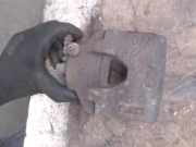 Bremssattel Links Vorne Daewoo / Chevrolet Spark (M300) Schrägheck 1.0 16V (LMT) 2011