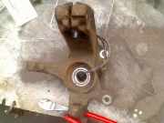 Achsschenkel Links Vorne Peugeot 107 Schrägheck 1.0 12V (384F(1KR)) 2006