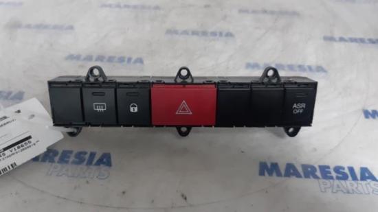 Schalter für Warnblinker Peugeot Boxer Kasten 7355861650 Bild Schalter für Warnblinker Peugeot Boxer Kasten 7355861650