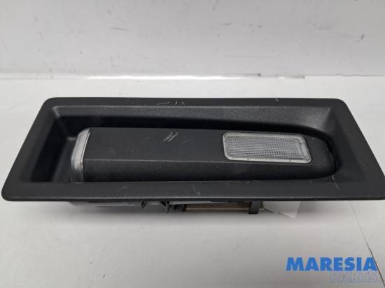 Innenleuchte rechts Peugeot 5008 I 9685614080 Bild Innenleuchte rechts Peugeot 5008 I 9685614080