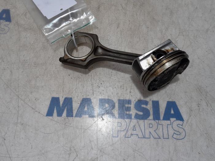 Kolben Peugeot 207 0628T1 Bild Kolben Peugeot 207 0628T1