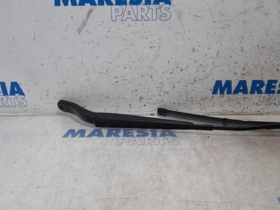 Wischerarm vorne Peugeot 208 II UB, UP, UW, UJ 9822931680 Bild Wischerarm vorne Peugeot 208 II UB, UP, UW, UJ 9822931680