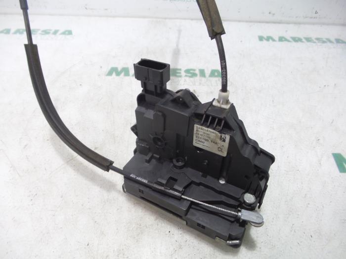 Klappenschlosszug Peugeot Boxer Kasten 1350147080 Bild Klappenschlosszug Peugeot Boxer Kasten 1350147080