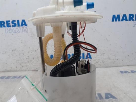 Kraftstoffpumpe Opel Vivaro B Kasten X82 172027392R Bild Kraftstoffpumpe Opel Vivaro B Kasten X82 172027392R