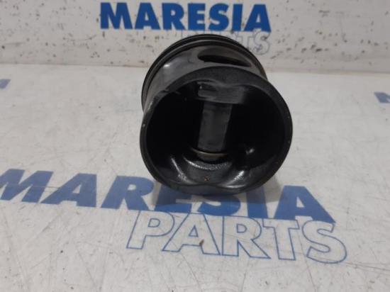 Kolben Peugeot Boxer Kasten H268X Bild Kolben Peugeot Boxer Kasten H268X