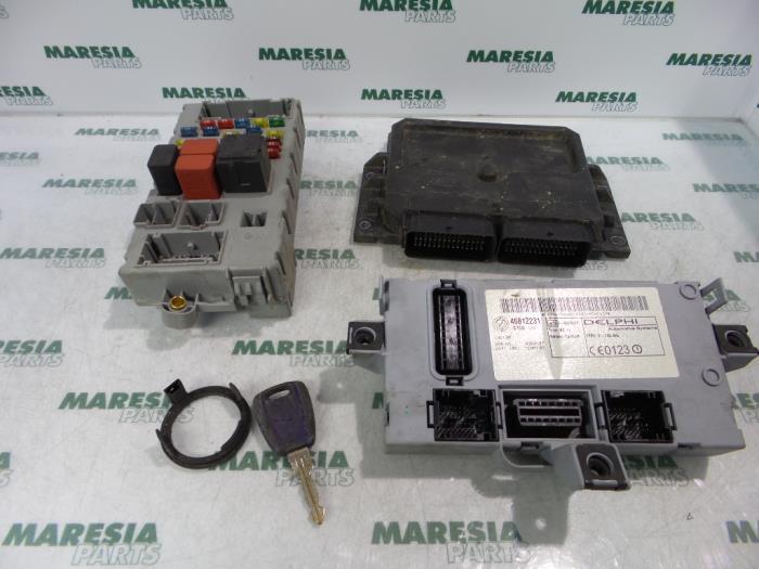 Steuergerät Motor Fiat Punto 188 73501453 Bild Steuergerät Motor Fiat Punto 188 73501453
