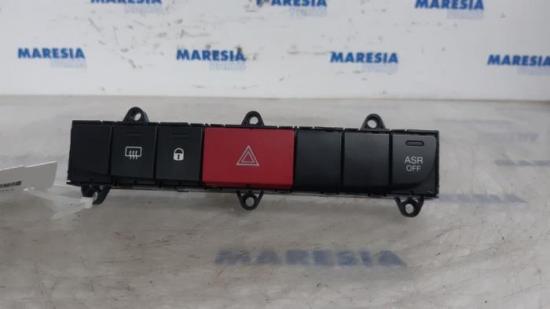 Schalter für Warnblinker Peugeot Boxer Kasten 7355861650 Bild Schalter für Warnblinker Peugeot Boxer Kasten 7355861650