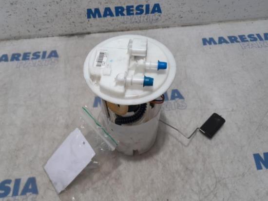 Kraftstoffpumpe Opel Vivaro B Kasten X82 172027392R Bild Kraftstoffpumpe Opel Vivaro B Kasten X82 172027392R