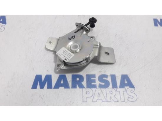 Heckklappenscharnier rechts Peugeot 3008 I 9683313980 Bild Heckklappenscharnier rechts Peugeot 3008 I 9683313980