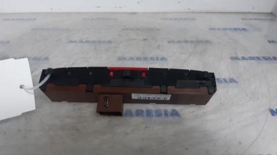 Schalter für Warnblinker Peugeot Boxer Kasten 7355861650 Bild Schalter für Warnblinker Peugeot Boxer Kasten 7355861650