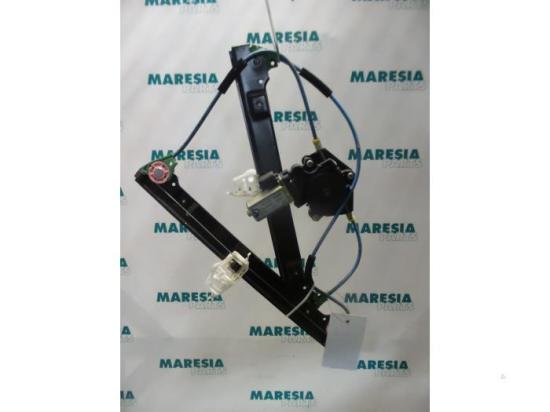 Fensterheber rechts vorne Fiat Stilo 192 9030193 Bild Fensterheber rechts vorne Fiat Stilo 192 9030193