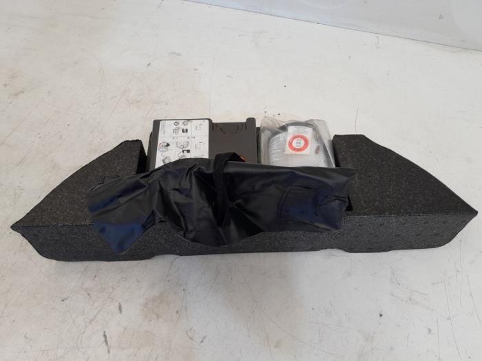 Sonstiges Teil VW Touran 1T3 8P0012615A Bild Sonstiges Teil VW Touran 1T3 8P0012615A