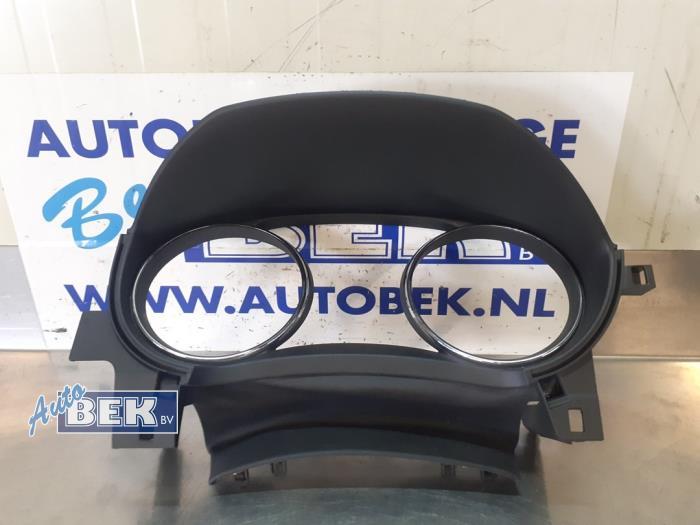 Sonstiges Teil Nissan Qashqai II J11 682S74EAOA Bild Sonstiges Teil Nissan Qashqai II J11 682S74EAOA