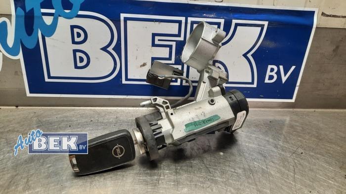 Schließzylinder für Zündschloß Opel Astra J Caravan P10 39136772