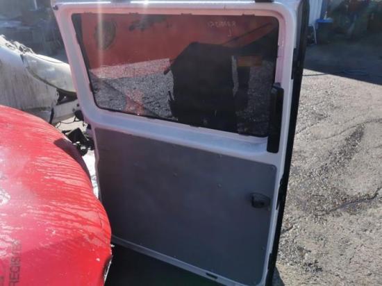 Schiebetür links VW Transporter T6 Fahrgestell Bild Schiebetür links VW Transporter T6 Fahrgestell