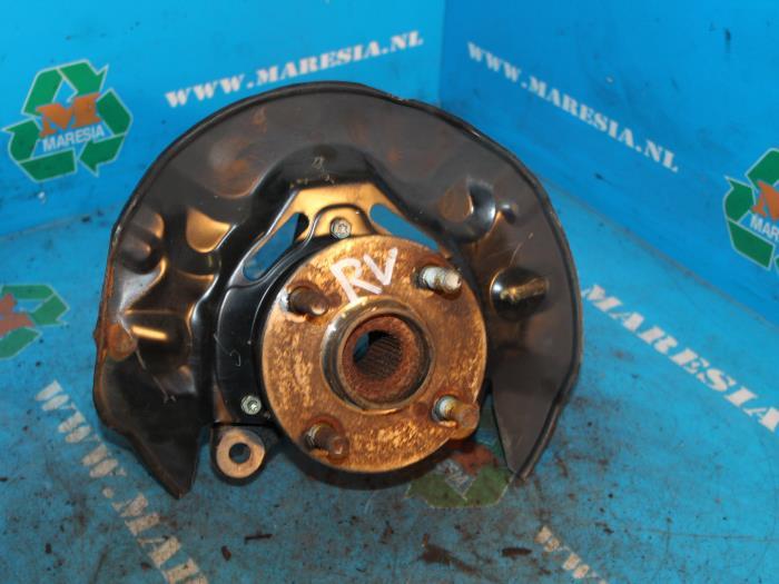 Achsschenkel rechts vorne Toyota Corolla Liftback E12 4350202021 Bild Achsschenkel rechts vorne Toyota Corolla Liftback E12 4350202021