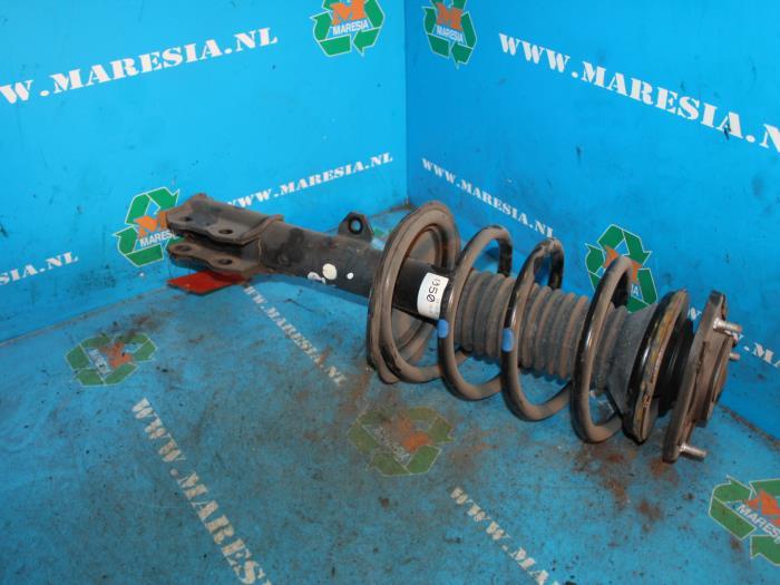 Federbein rechts vorne Toyota Corolla Liftback E12 Bild Federbein rechts vorne Toyota Corolla Liftback E12