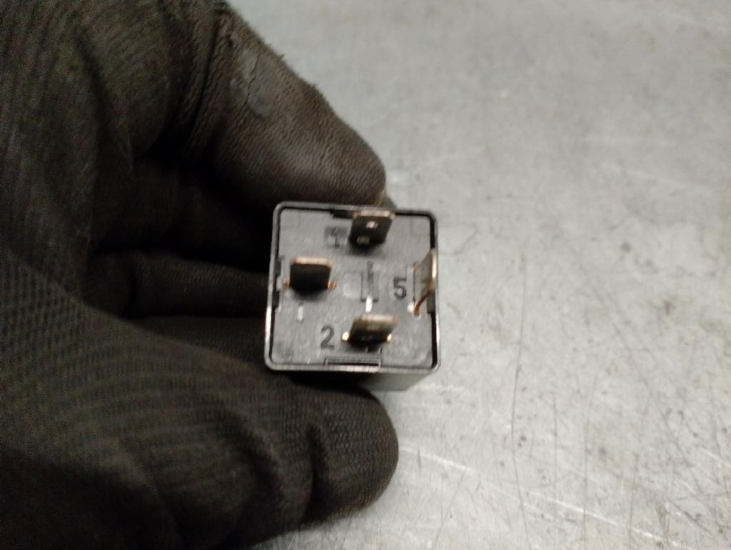 Relais 4H0951253A Skoda Octavia (5EAA) Liftback 1.6 TDI 16V (DDYA)