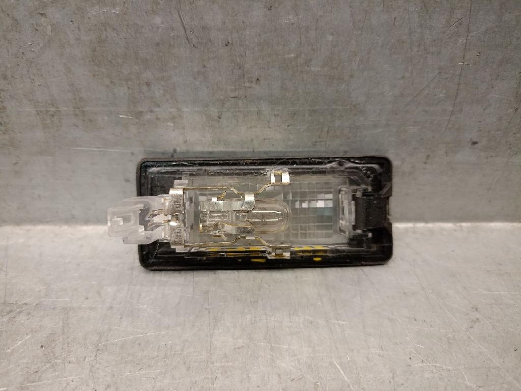 Kennzeichenbeleuchtung 5N0943021 Volkswagen Touran (1T1/T2) Großraumlimousine 1.6 TDI 16V (CAYC) CAYC