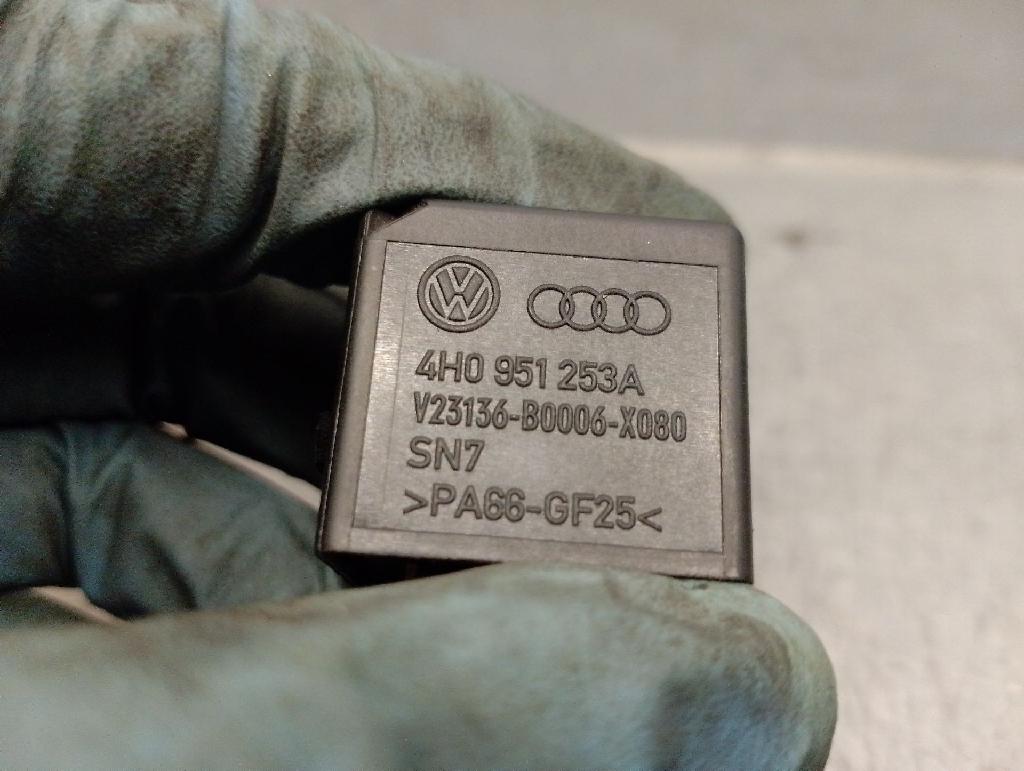 Relais 4H0951253A Audi Q3 (8UB/8UG) SUV 2.0 TDI 16V 177 Quattro (CLLB(Euro 5))