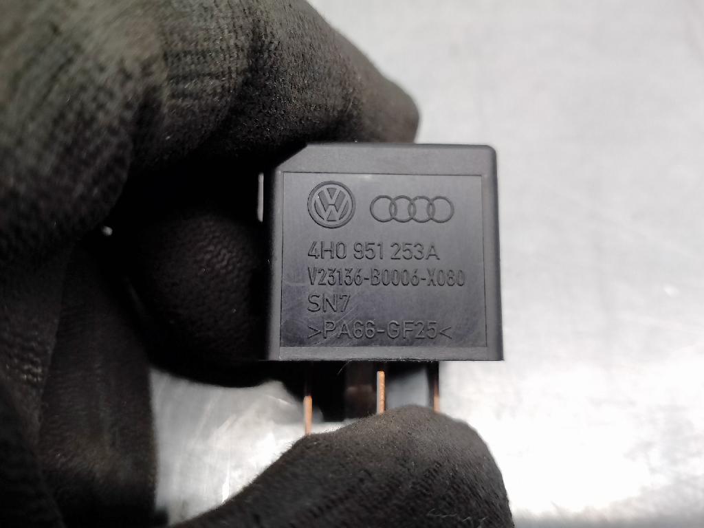 Relais 4H0951253A Seat Leon (5FB) Schr?gheck 5-drs 1.4 TSI 16V (CZCA)