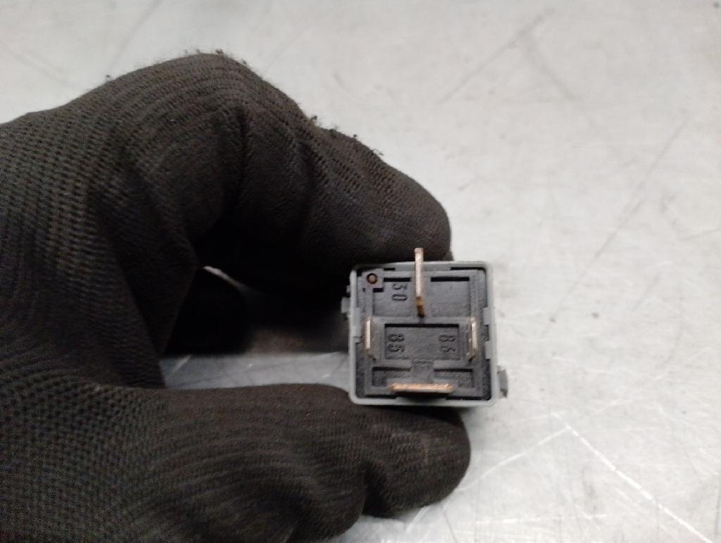 Relais A0025422619 Mercedes-Benz ML I (163) SUV 400 4.0 CDI V8 32V (OM628.963)