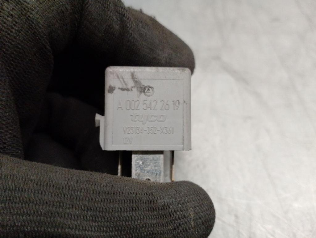 Relais A0025422619 Mercedes-Benz ML I (163) SUV 400 4.0 CDI V8 32V (OM628.963)