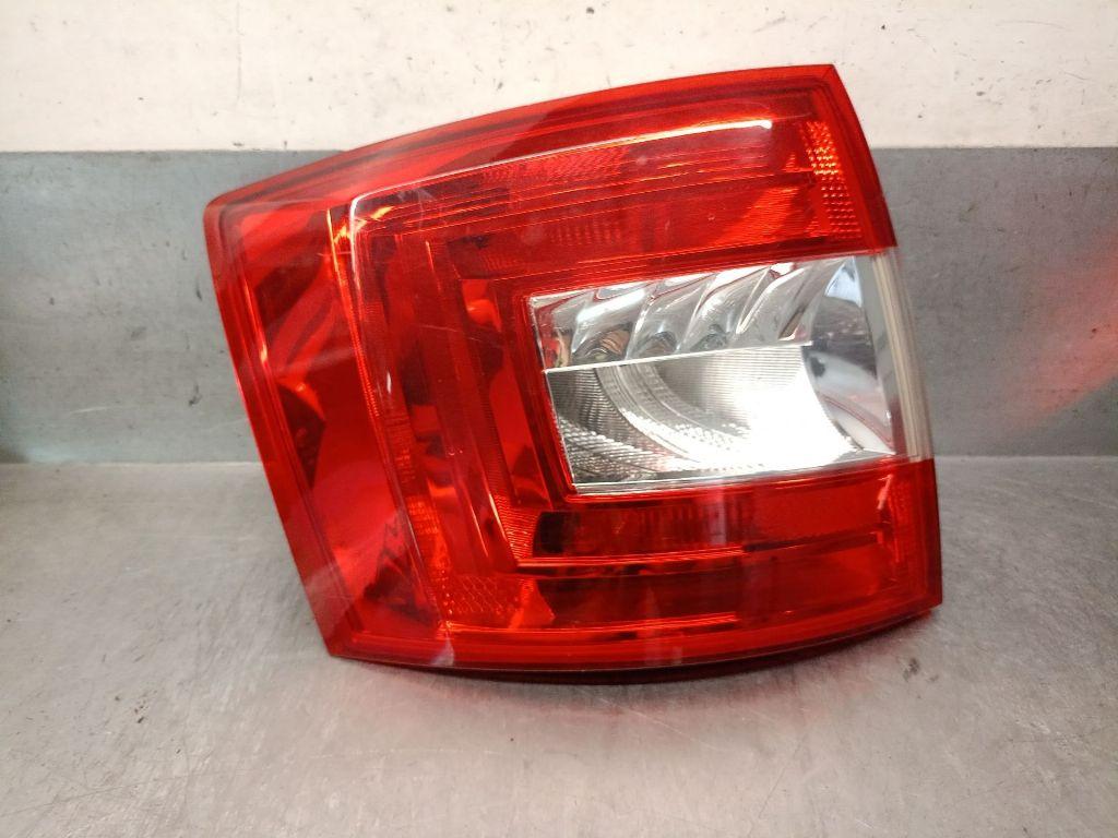 Rücklicht Links 5E9945095 Skoda Octavia Kombi (5EAC) Kombi 5-drs 2.0 TDI GreenTec 16V (CKFC)